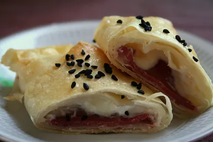 Pastırmalı Labneli Börek