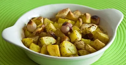 Fırında Sarımsaklı Soğanlı Patates