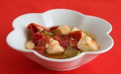 Kırmızı Biberli Marine Peynir