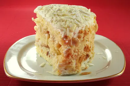 Bademli ve Ananaslı Pasta